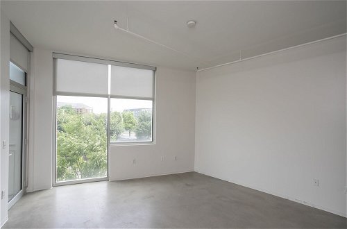 Foto 2 - Unfurnished Condo | Amazing Layout with Balcony and In-building Storage Unit