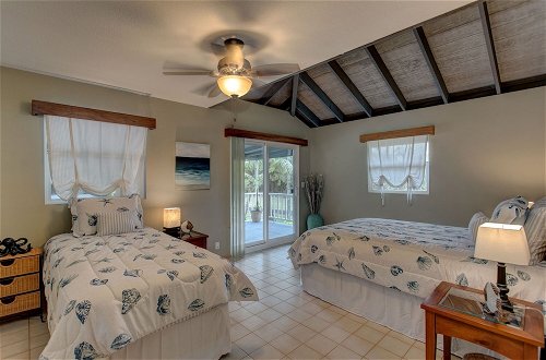 Photo 4 - Kaloli Sunrise By The Sea 2 Bedroom Home by Redawning