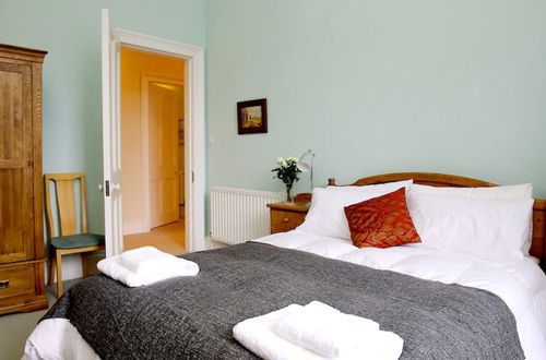 Photo 2 - Luxury Central Old Town Suite Edinburgh