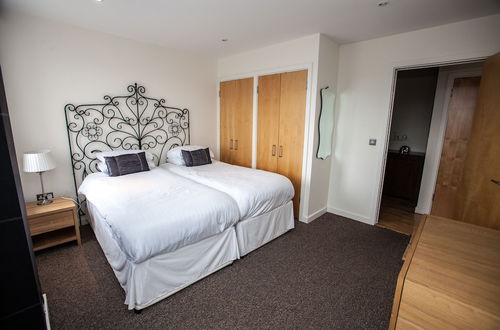 Photo 3 - Cranbrook House Serviced Apartments