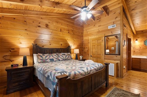 Photo 8 - Cozy Bear Lodge