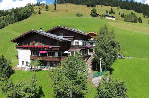 Foto 17 - Large Apartment in Maria Alm With Terrace