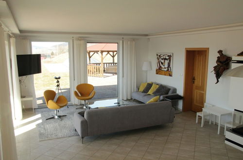 Foto 10 - Luxury 10-bed Villa With View, Pool, Playground