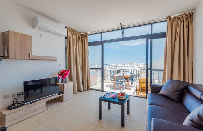 Seashells Penthouse Hot Tub Seaview by Getaways Malta - Foto 12