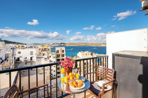 Photo 4 - Seashells Penthouse Hot Tub Seaview by Getaways Malta