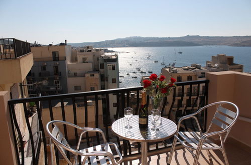 Photo 5 - Seashells Penthouse Hot Tub Seaview by Getaways Malta