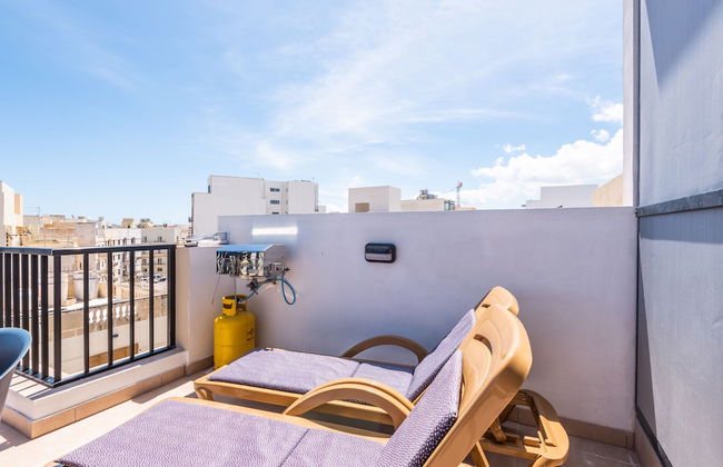 Seashells Penthouse Hot Tub Seaview by Getaways Malta - Foto 13