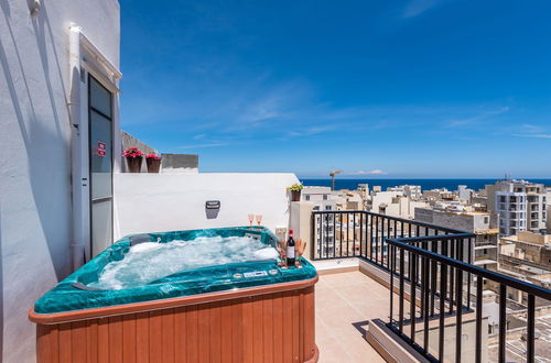 Foto 9 - Seashells Penthouse Hot Tub Seaview by Getaways Malta