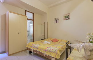 Photo 3 - Pleasant Oriana Apartment near Sea