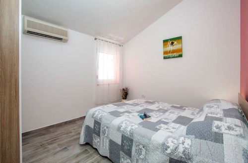 Photo 4 - Pleasant Oriana Apartment near Sea