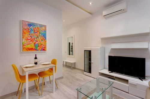 Photo 3 - Modern Apartment Near the Promenade