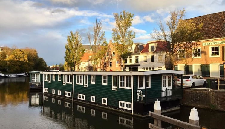 Photo 1 - Slapen in eigentijds woonboot hotel