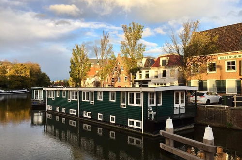 Photo 1 - Slapen in eigentijds woonboot hotel