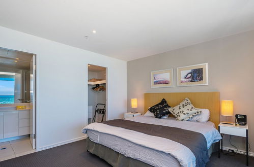 Photo 3 - Pelicanstay Surfer Paradise Condo Hotel