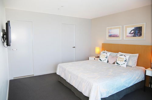 Photo 5 - Pelicanstay Surfer Paradise Condo Hotel