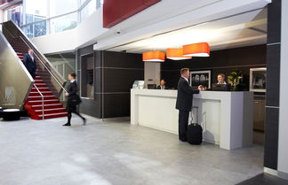 Photo 2 - Holiday Inn & Suites Sydney Bondi Junction, an IHG Hotel