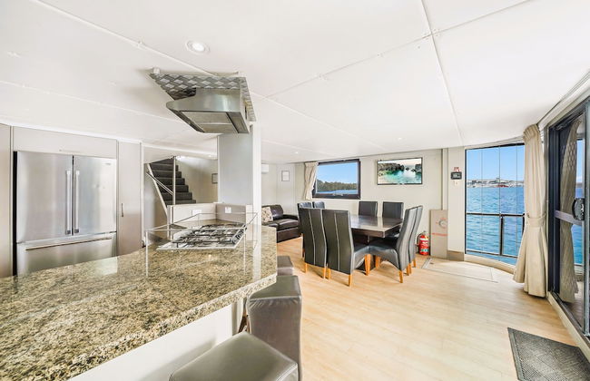 Coomera Houseboat Holidays - Foto 57