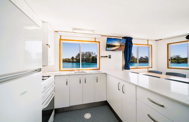 Coomera Houseboat Holidays - Foto 17