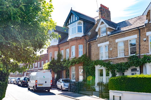 Photo 37 - Delightful Family Home in Picturesque Richmond by Underthedoormat