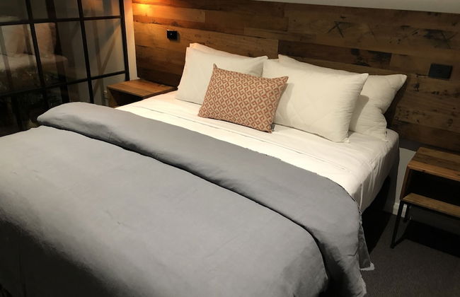 Timber Door Luxury Accommodation Geelong - Foto 3