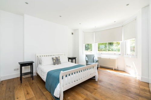 Photo 2 - Fantastic 3 Bedroom Flat West Hampstead