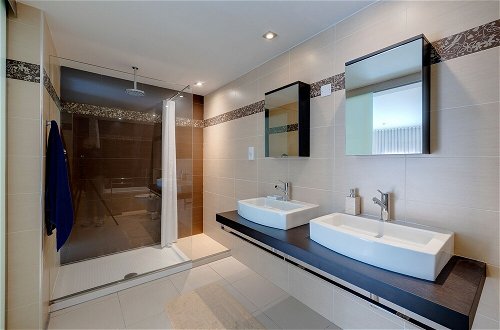 Photo 8 - Duplex Luxury Apartment in Portomaso With Pool