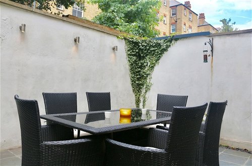 Photo 10 - Pleasant, Intimate Flat With Backyard in Battersea