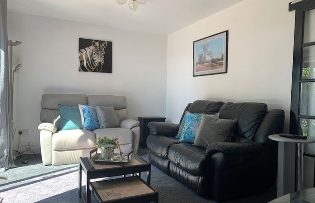 House - Sleeps 5, Parking & Private Garden - Foto 12