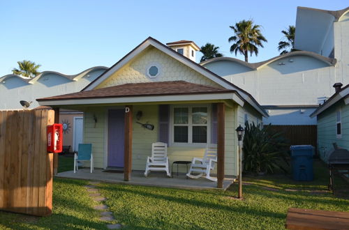 Photo 47 - Candlelight Cottages by the Beach