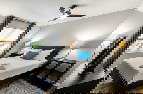 Foto 7 - Brookwood Courtyard by BCA Furnished Apt