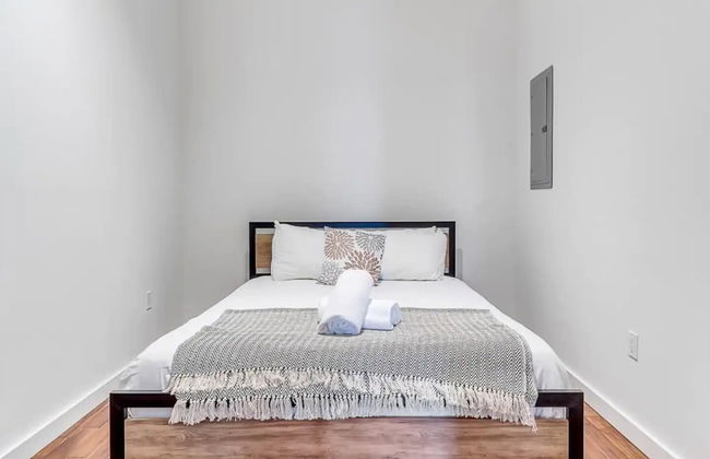 LUXURIOUS Million-Dollar Condo Parking - Foto 5