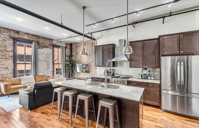 LUXURIOUS Million-Dollar Condo Parking - Foto 7