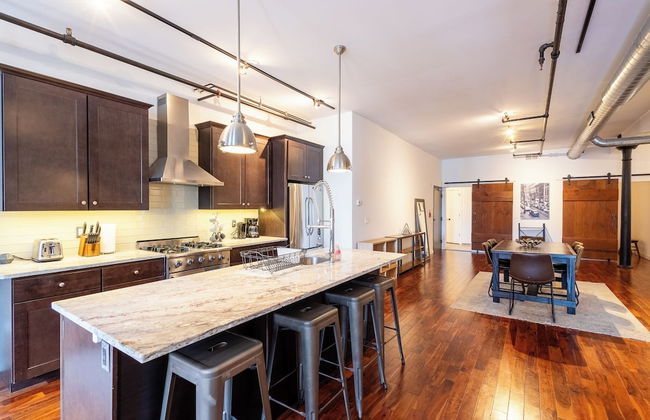 LUXURIOUS Million-Dollar Condo Parking - Foto 17