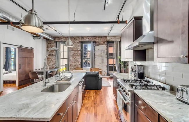 LUXURIOUS Million-Dollar Condo Parking - Foto 14