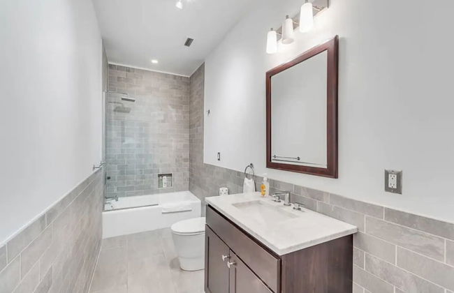 LUXURIOUS Million-Dollar Condo Parking - Foto 24