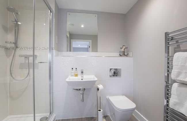 Elliot Oliver - Luxury 3 Bedroom Town Centre Apartment With Parking - Foto 18