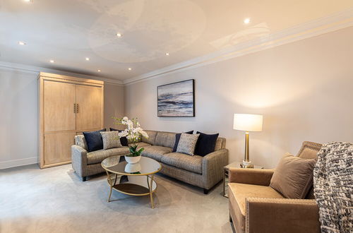 Photo 21 - JOIVY Stunning 6-bed house near Harrods in Knightsbridge