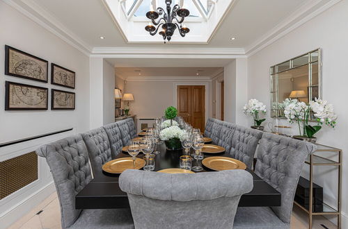 Foto 30 - ALTIDO Stunning 6-bed house near Harrods in Knightsbridge