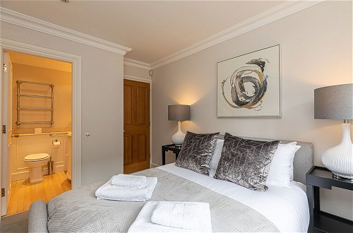 Foto 5 - ALTIDO Stunning 6-bed house near Harrods in Knightsbridge