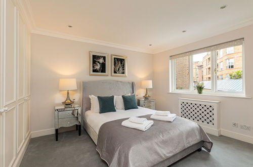 Foto 4 - ALTIDO Stunning 6-bed house near Harrods in Knightsbridge