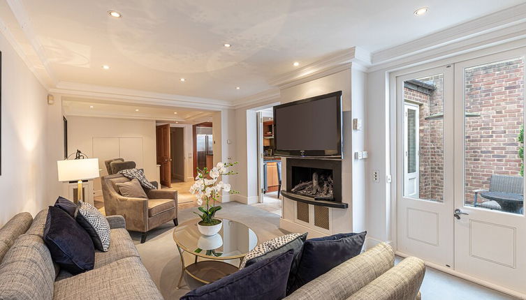 Photo 1 - JOIVY Stunning 6-bed house near Harrods in Knightsbridge