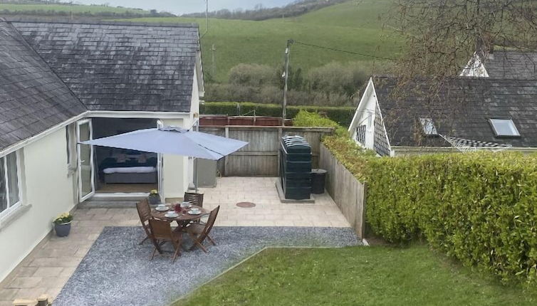 Photo 1 - Beautiful 2 Bed Bungalow in Laugharne Situated