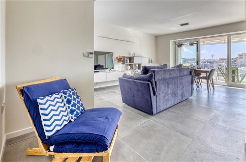 Photo 32 - Stunning 3BR Apartment With Marina Views
