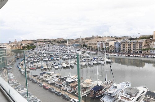 Foto 18 - Stunning 3BR Apartment With Marina Views