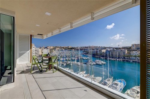 Photo 23 - Stunning 3BR Apartment With Marina Views