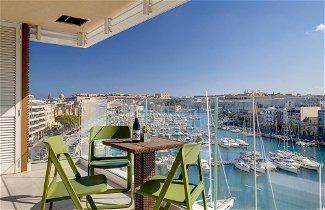 Foto 1 - Stunning 3BR Apartment With Marina Views