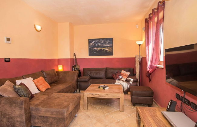 Adorable Holiday Home With Private Swimming Pool & Terrace - Foto 6