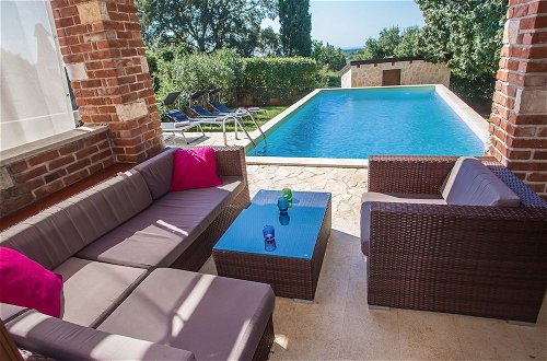 Foto 12 - Adorable Holiday Home With Private Swimming Pool & Terrace