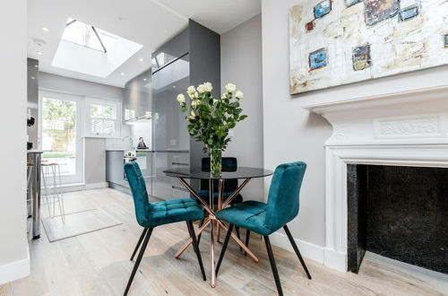 Photo 12 - Stylish 2bed 2bath in Notting Hill