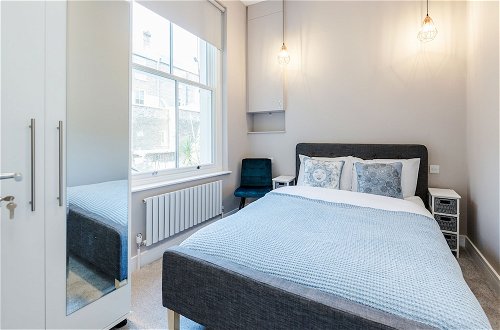 Photo 8 - Stylish 2bed 2bath in Notting Hill